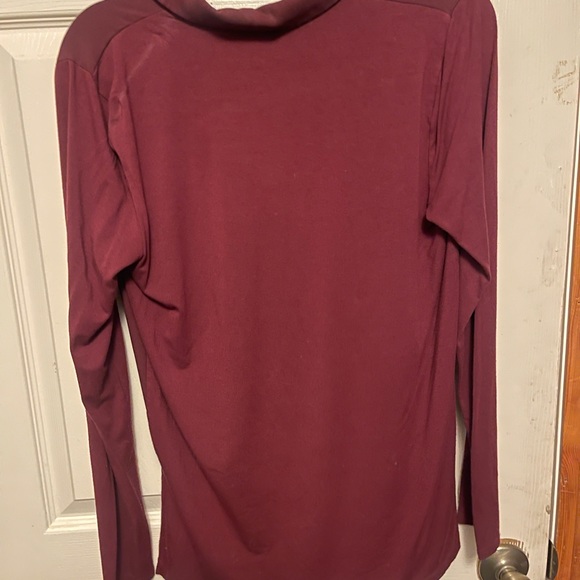 Women’s Ann Taylor Burgundy Button Up - Picture 2 of 3